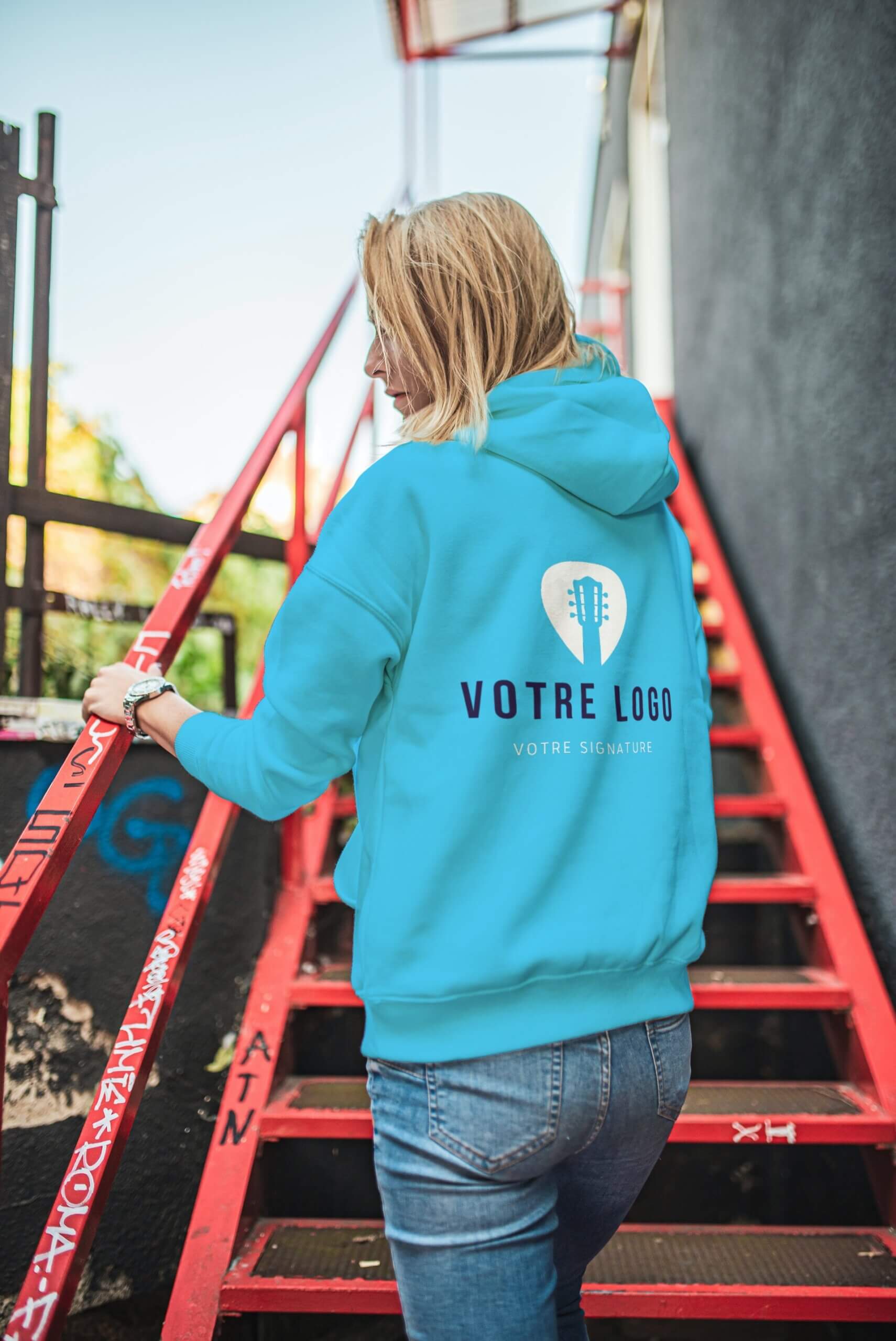 Personnalisation t shirt et sweat porté par une femme